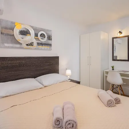 Apartments Juranovic Makarska Room photo