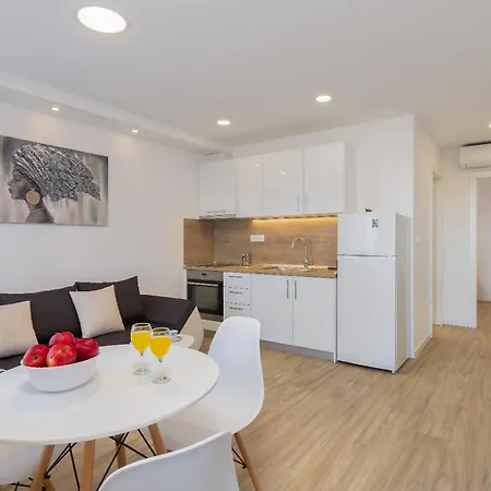 Apartments Juranovic Makarska Room photo